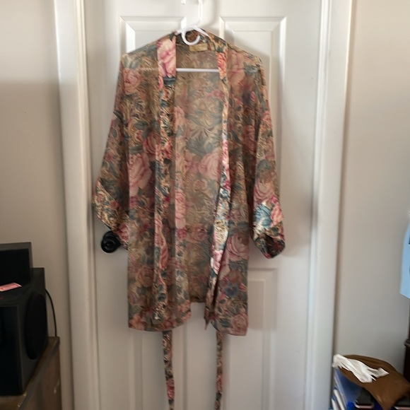 Victoria's Secret Vintage Gold Label Floral Sheer Satin Trim Robe - Picture 8 of 9